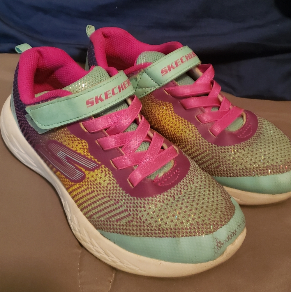 Sketchers girl sz 2